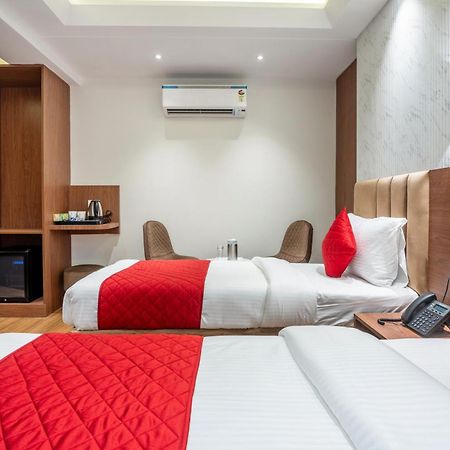 Hotel Avaas - Faiz Road Karol Bagh Делхи Екстериор снимка