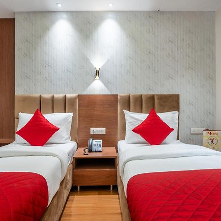 Hotel Avaas - Faiz Road Karol Bagh Делхи Екстериор снимка