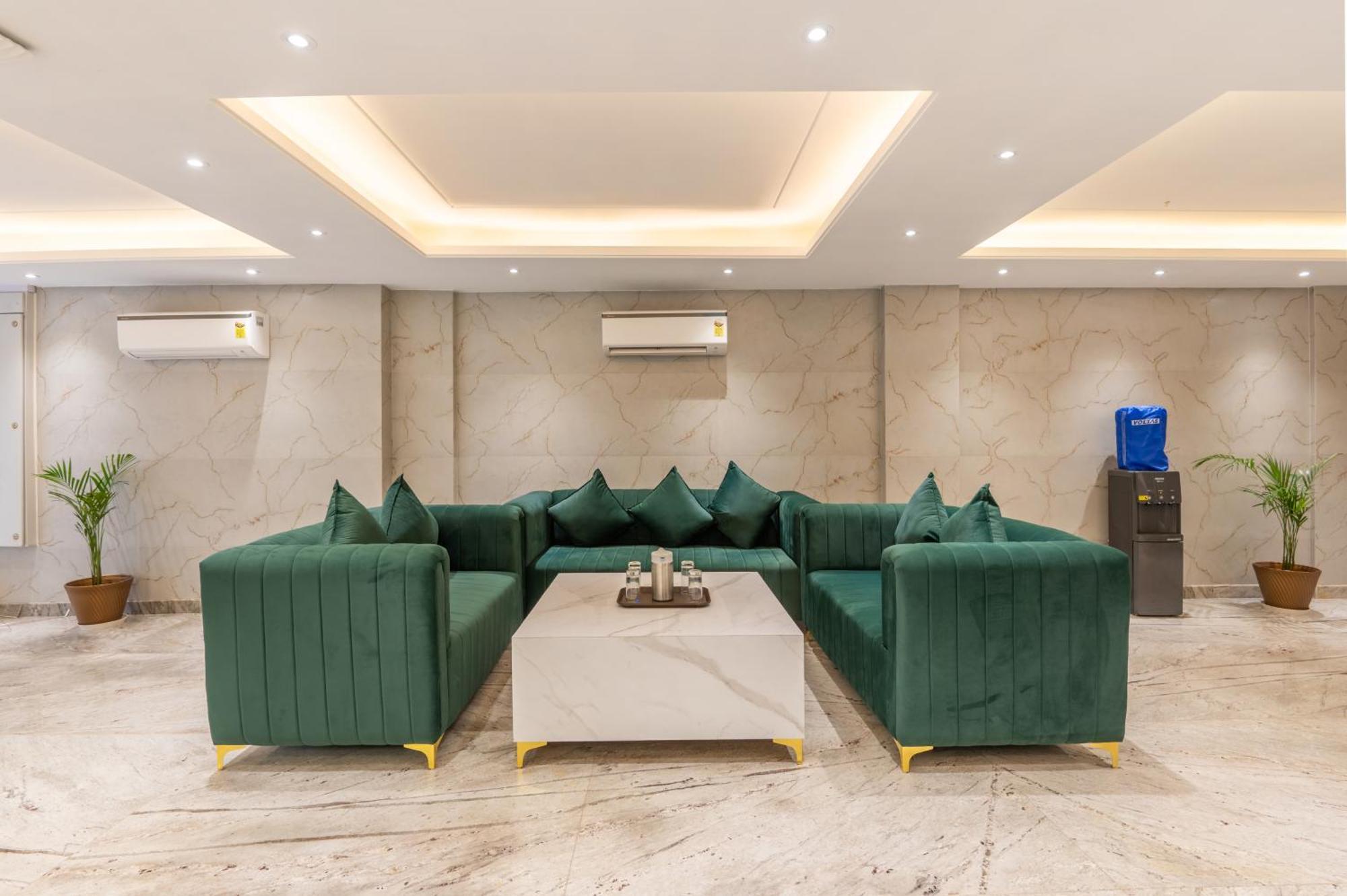 Hotel Avaas - Faiz Road Karol Bagh Делхи Екстериор снимка