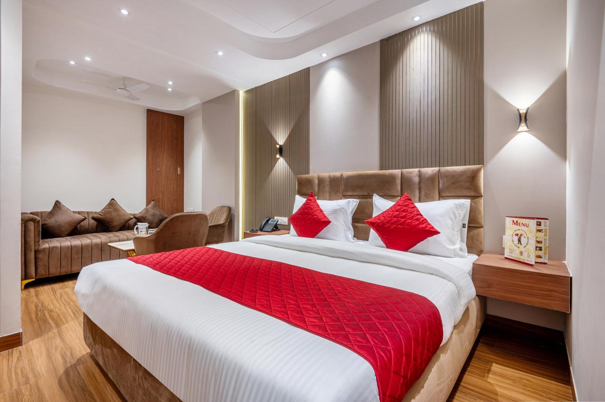 Hotel Avaas - Faiz Road Karol Bagh Делхи Екстериор снимка