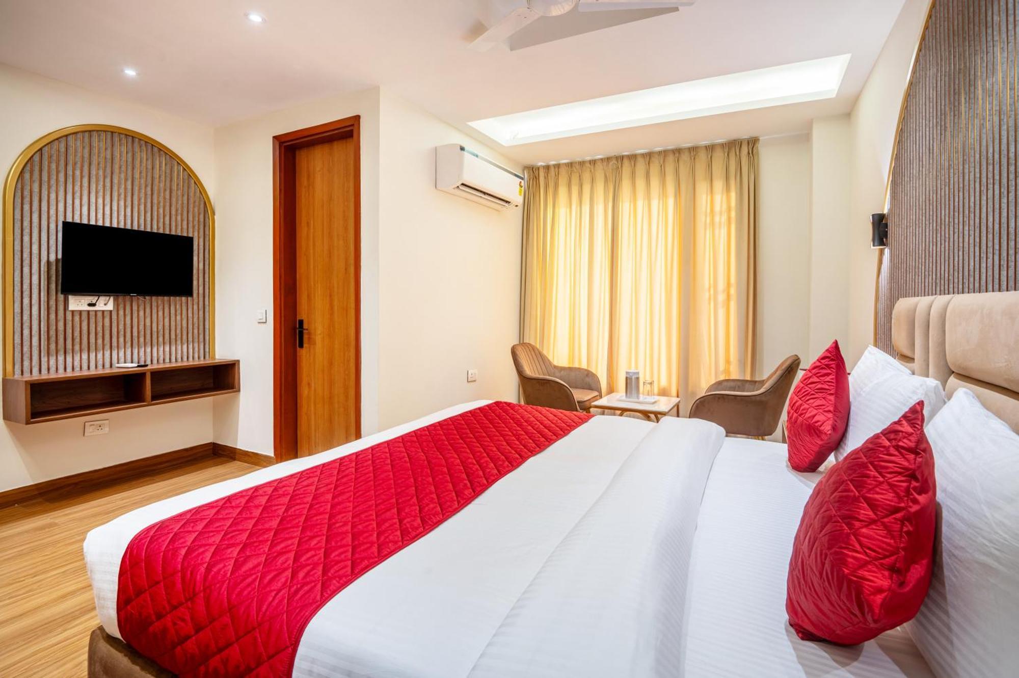 Hotel Avaas - Faiz Road Karol Bagh Делхи Екстериор снимка
