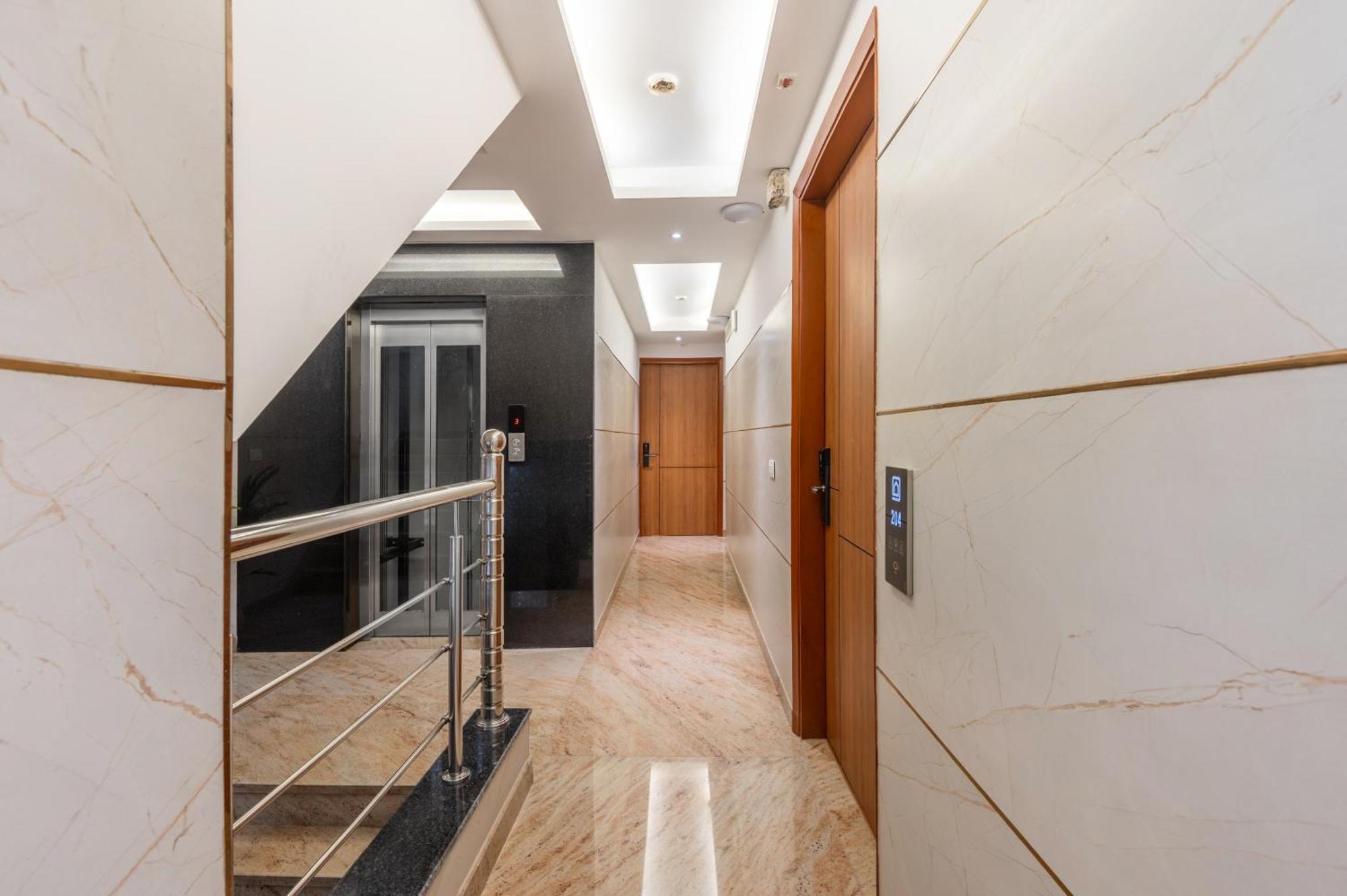 Hotel Avaas - Faiz Road Karol Bagh Делхи Екстериор снимка