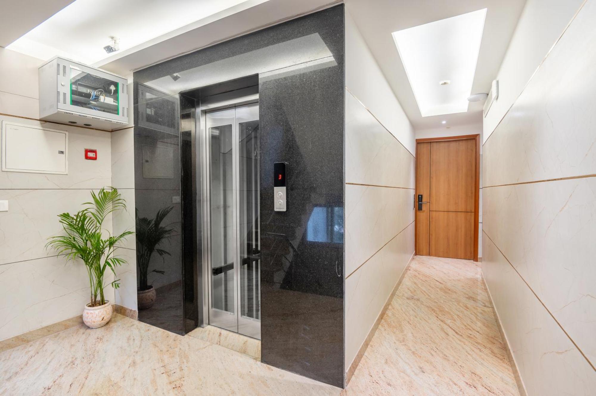 Hotel Avaas - Faiz Road Karol Bagh Делхи Екстериор снимка